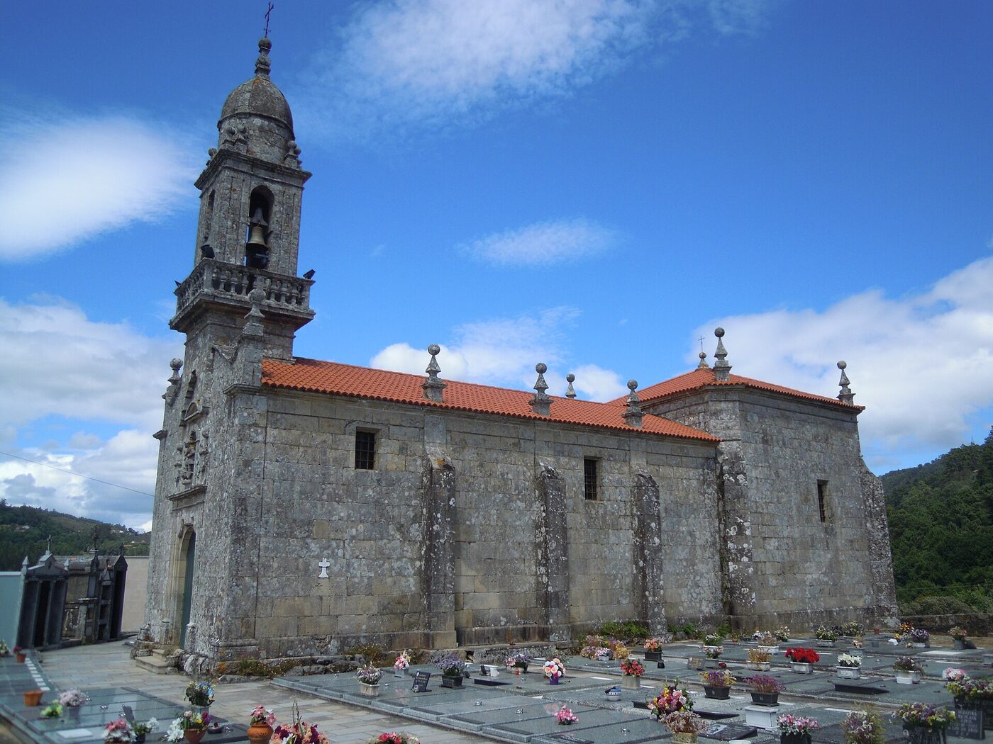 Igrexa de San Miguel de Desteriz en Padrenda