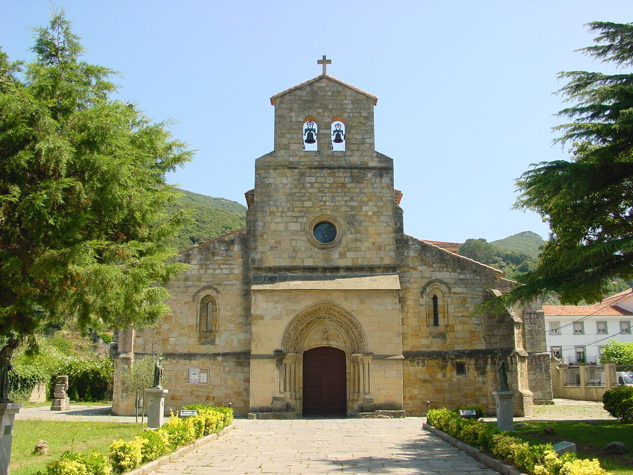 Iglesia de Santa María del Puerto en Santoña