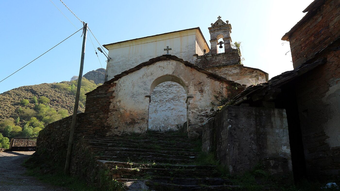 Igrexa de San Xoán dos Vaos en A Ribeira de Piquín