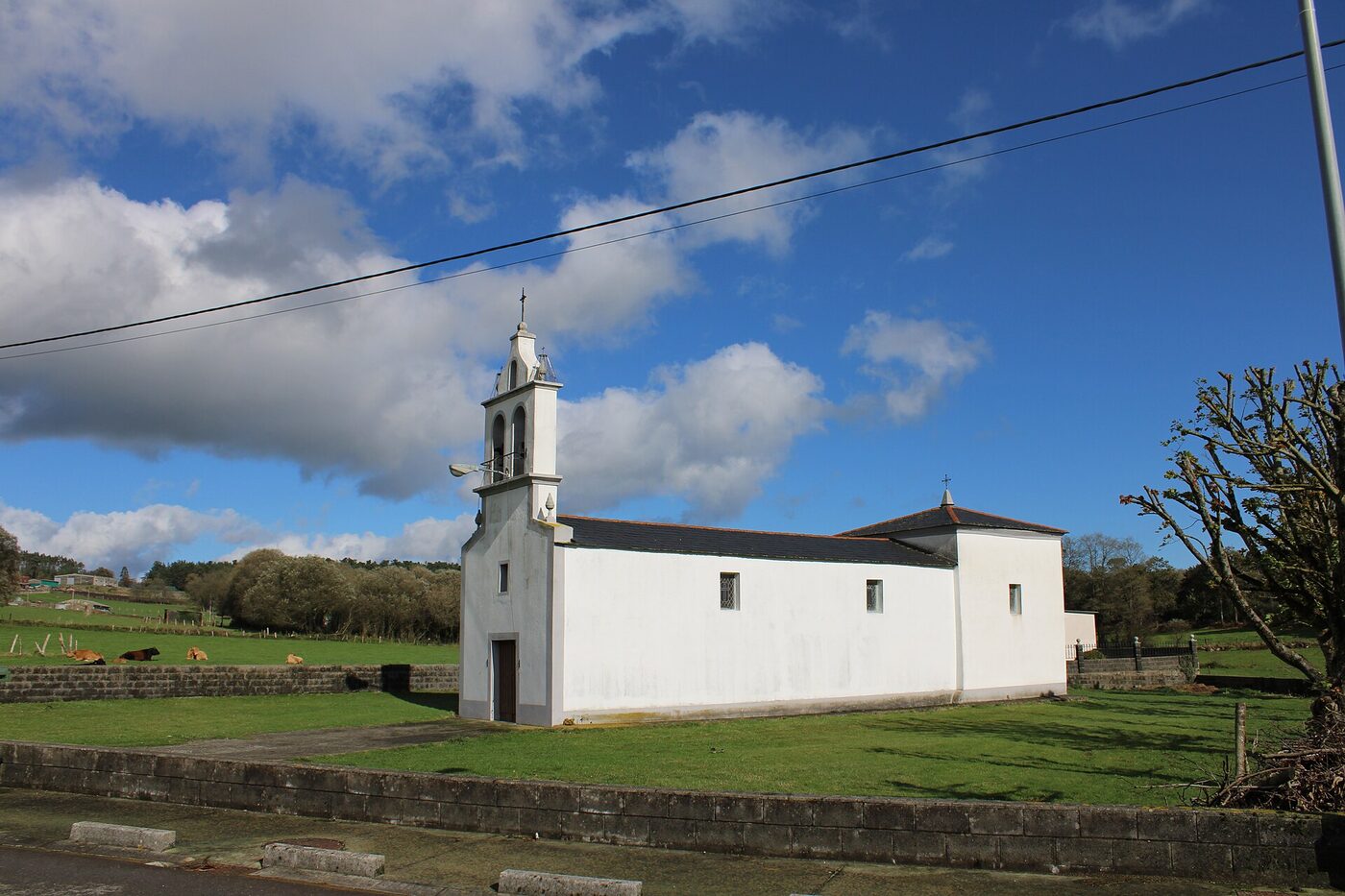 Igrexa de San Salvador de Pastoriza en Pastoriza