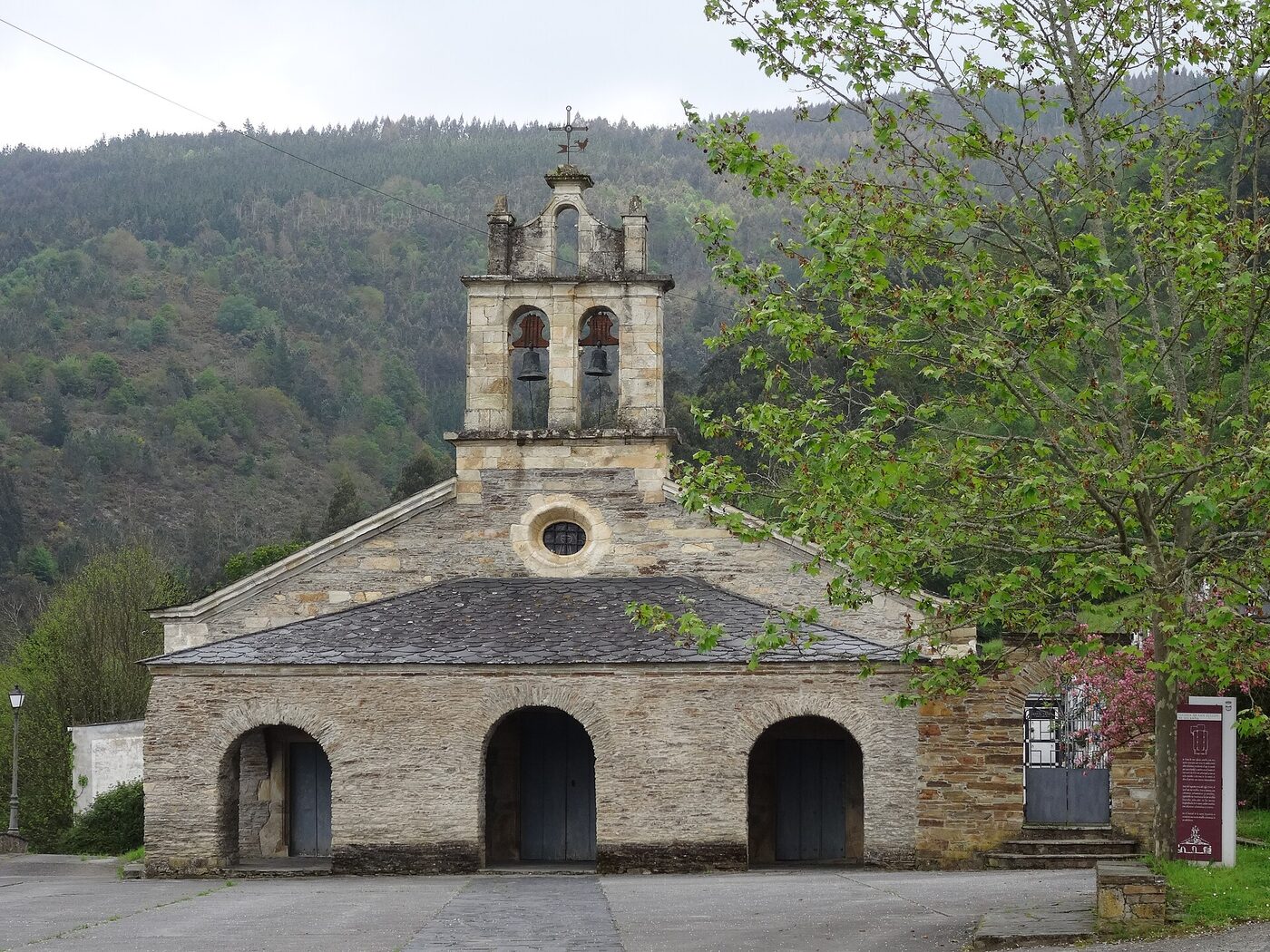 Igrexa de San Xulián de Vilaboa en A Pontenova