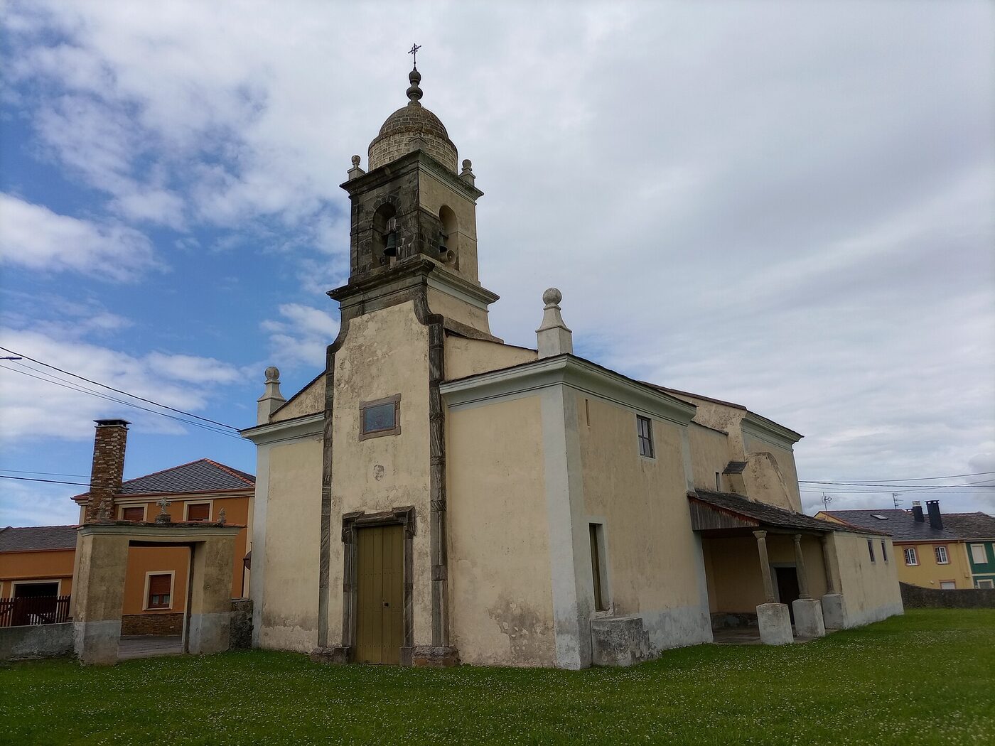 Igrexa de Santa María de Vilaselán en Ribadeo
