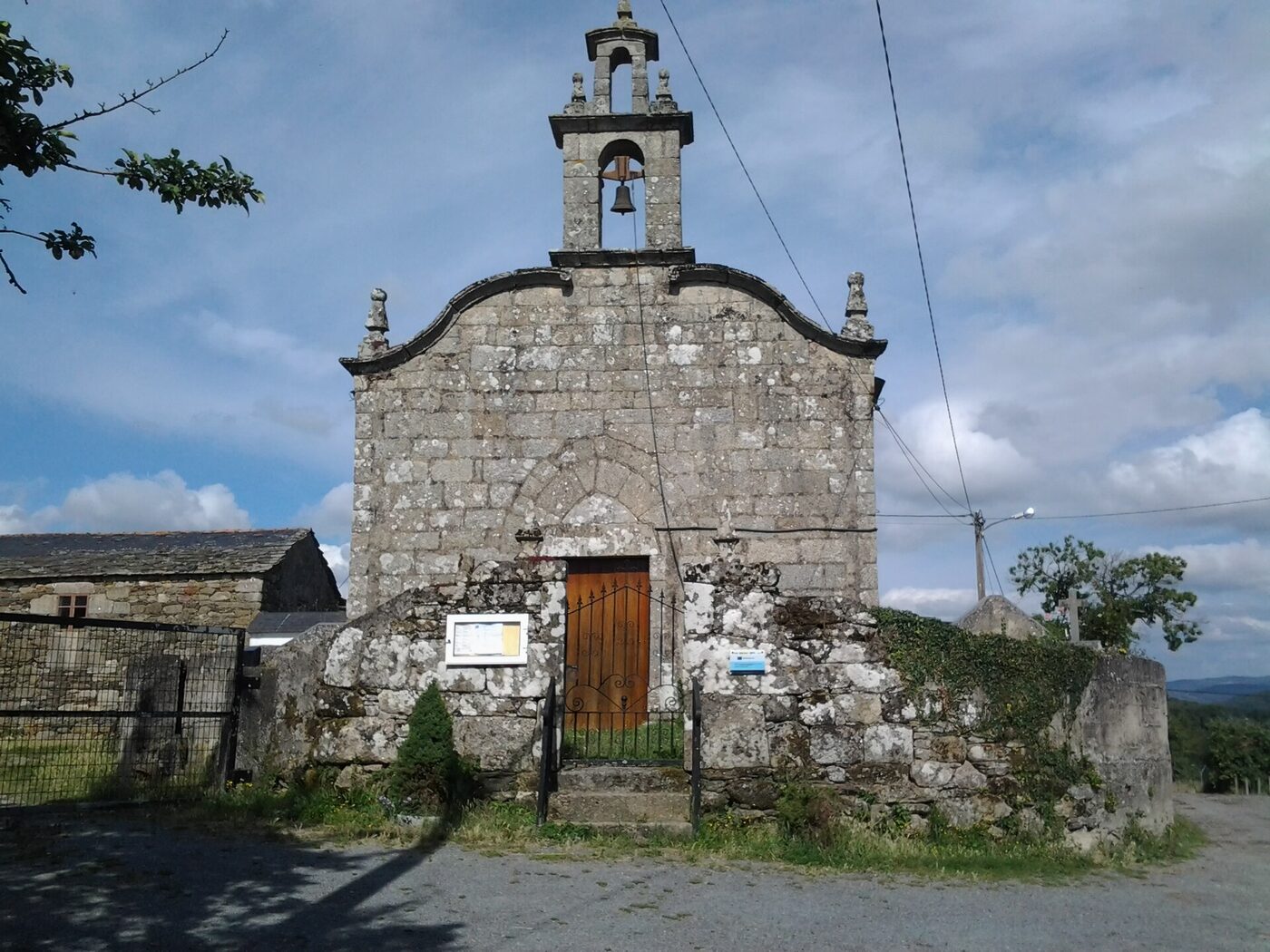 Igrexa de Santa María Madanela de Neira de Cabaleiros en Láncara