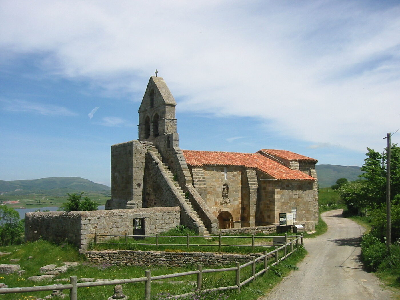 Iglesia de Santa María en Campoo de Enmedio