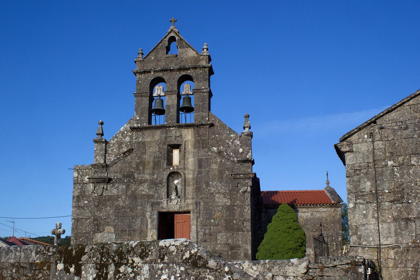 Igrexa de Santa María de Paraños en Covelo