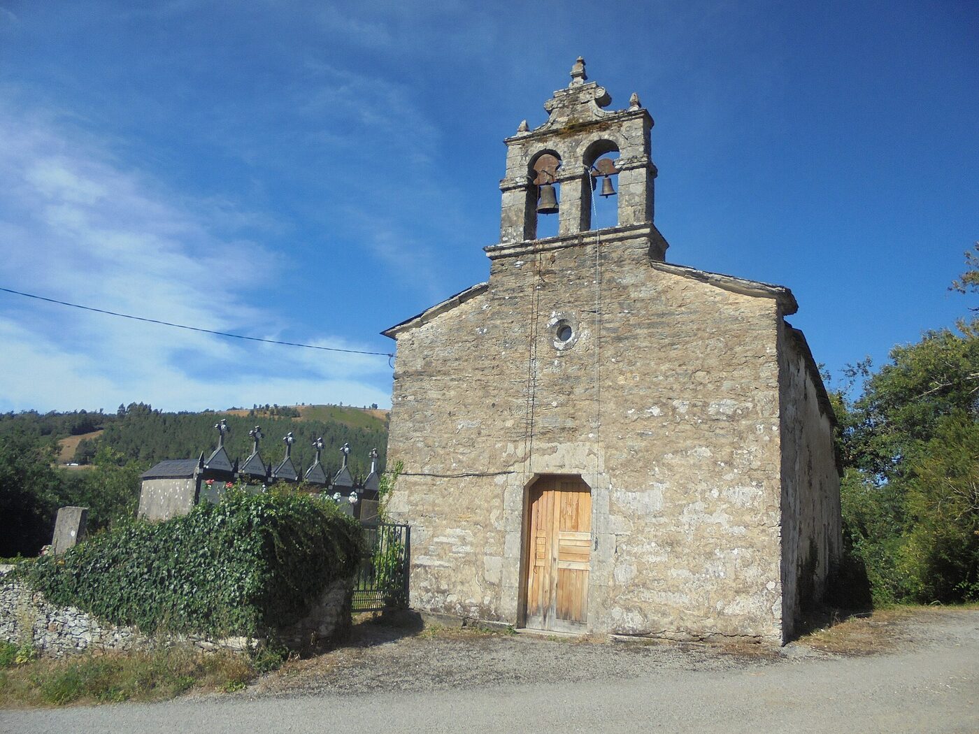 Igrexa de San Pedro de Laxes en Baralla