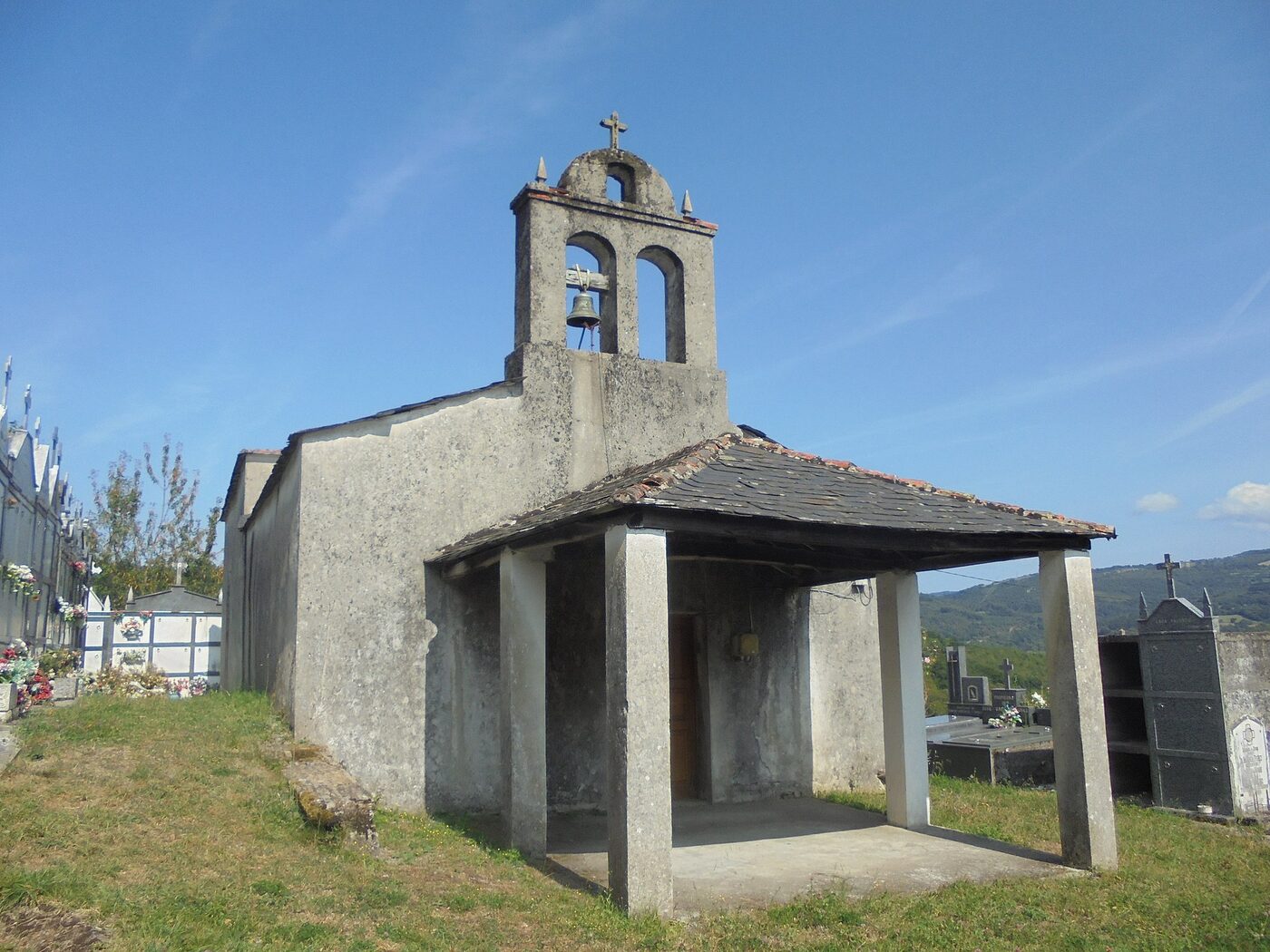 Igrexa de San Pedro de Ferreiros en Baralla