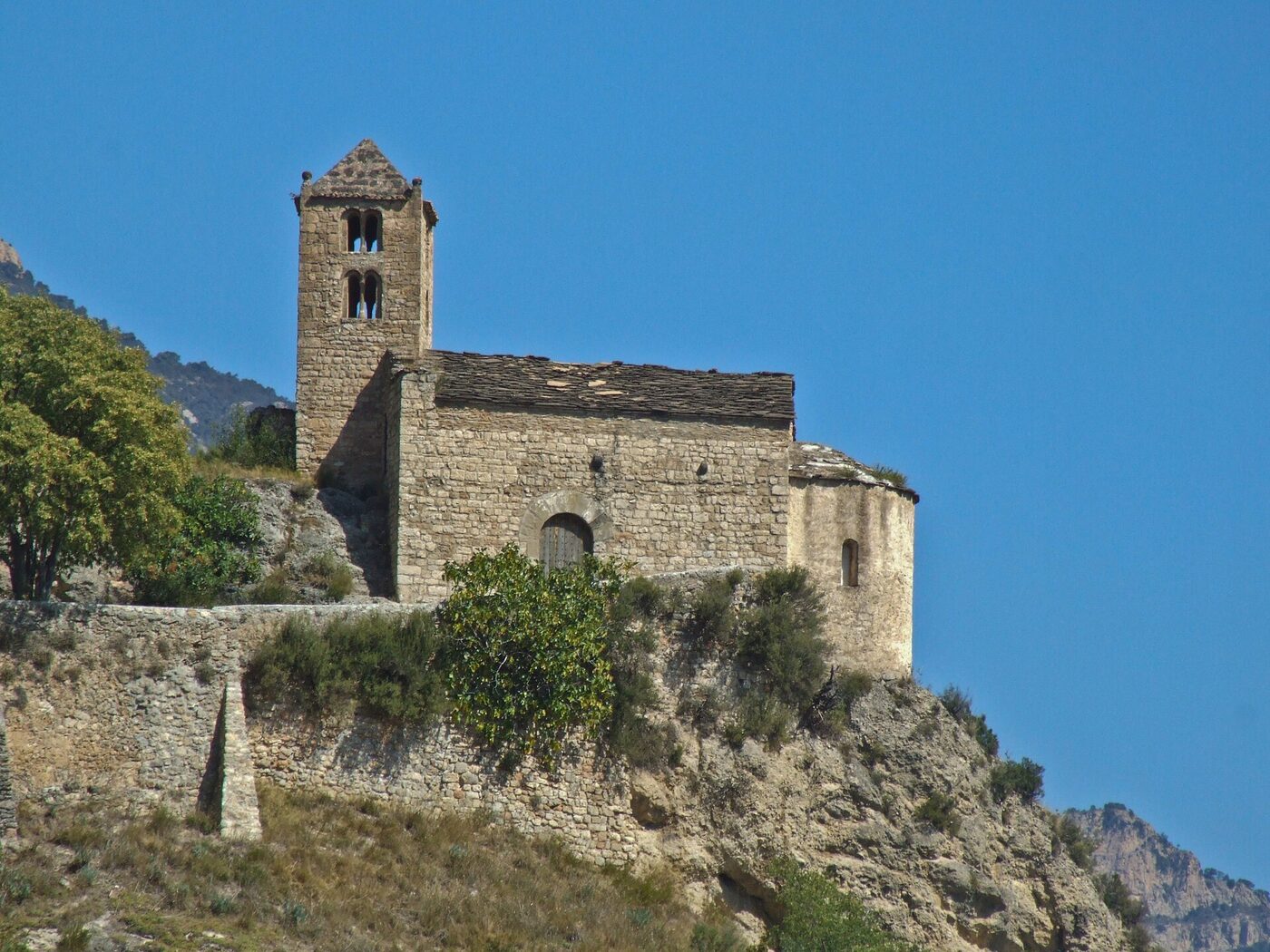 Santa Maria de Castell-llebre en Peramola