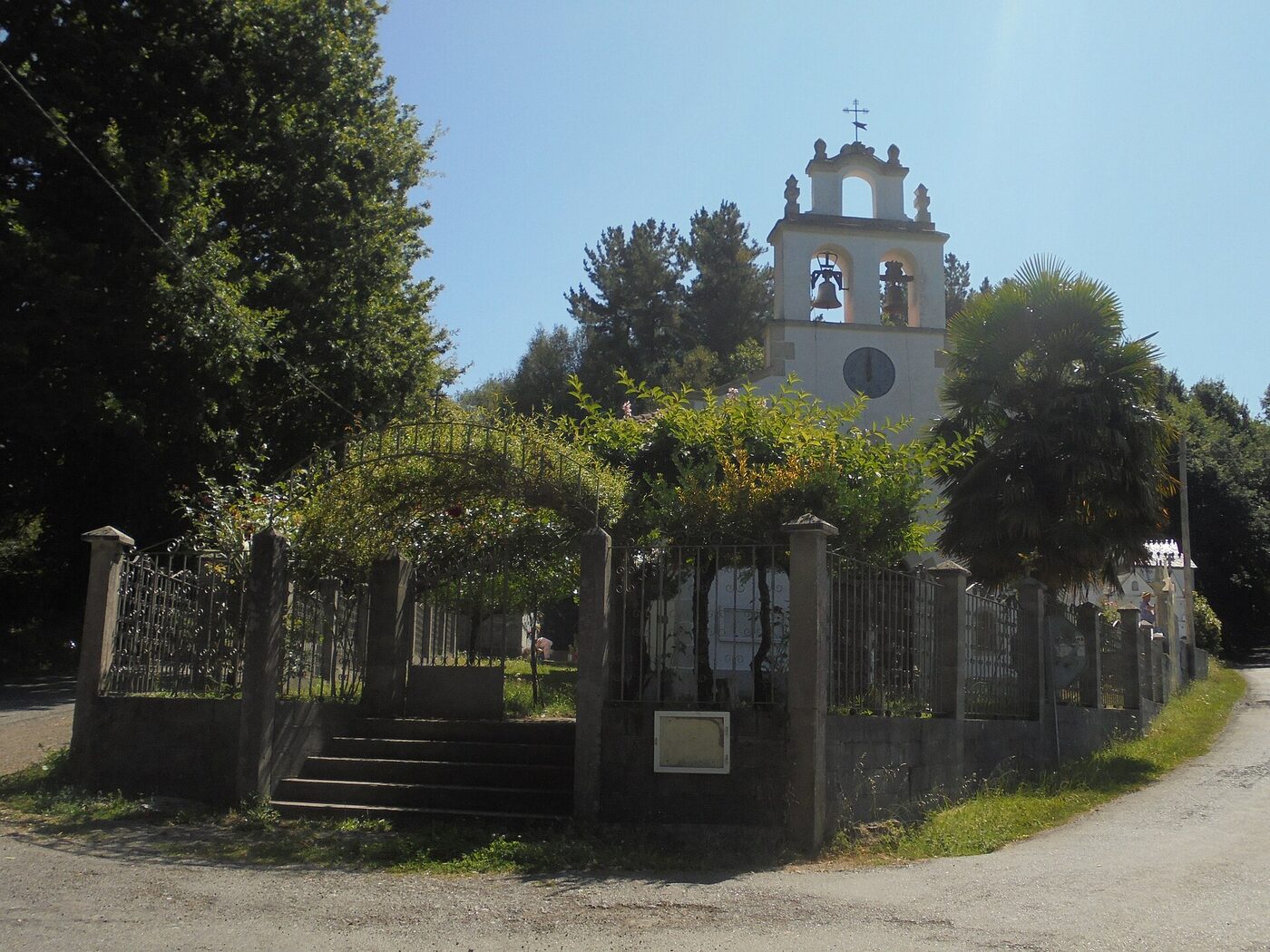Igrexa de Santa Cruz de Sobrado de Picato en Baralla