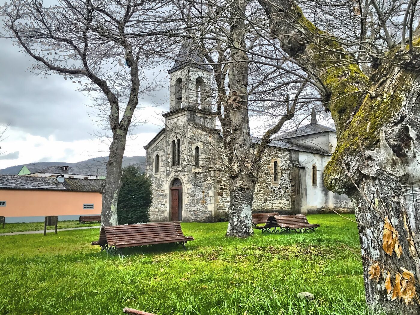 Igrexa de Santa María Madanela de Baralla en Baralla