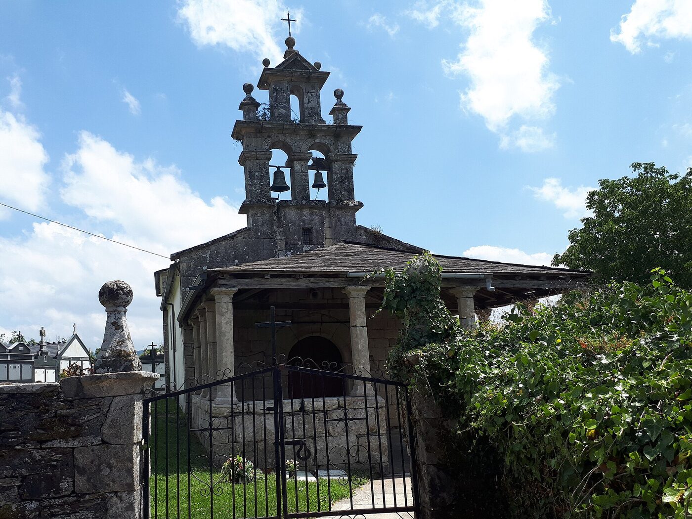 Igrexa de Santa María de Pacios en Baralla