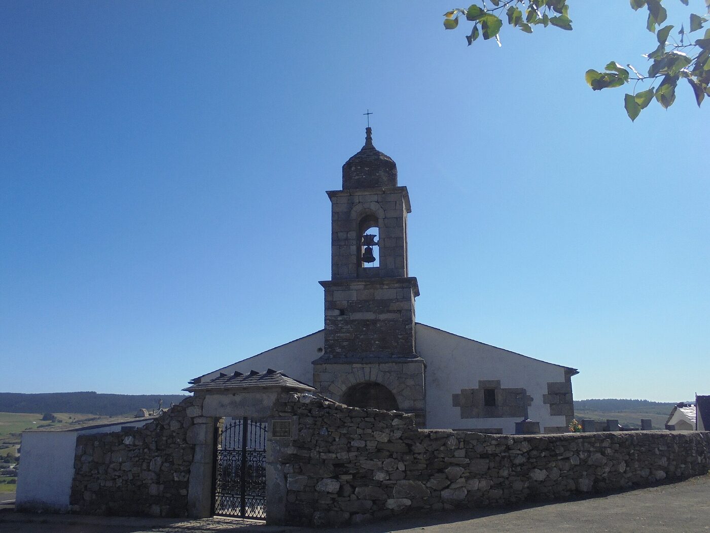 Igrexa de San Lourenzo de Pousada en Baleira