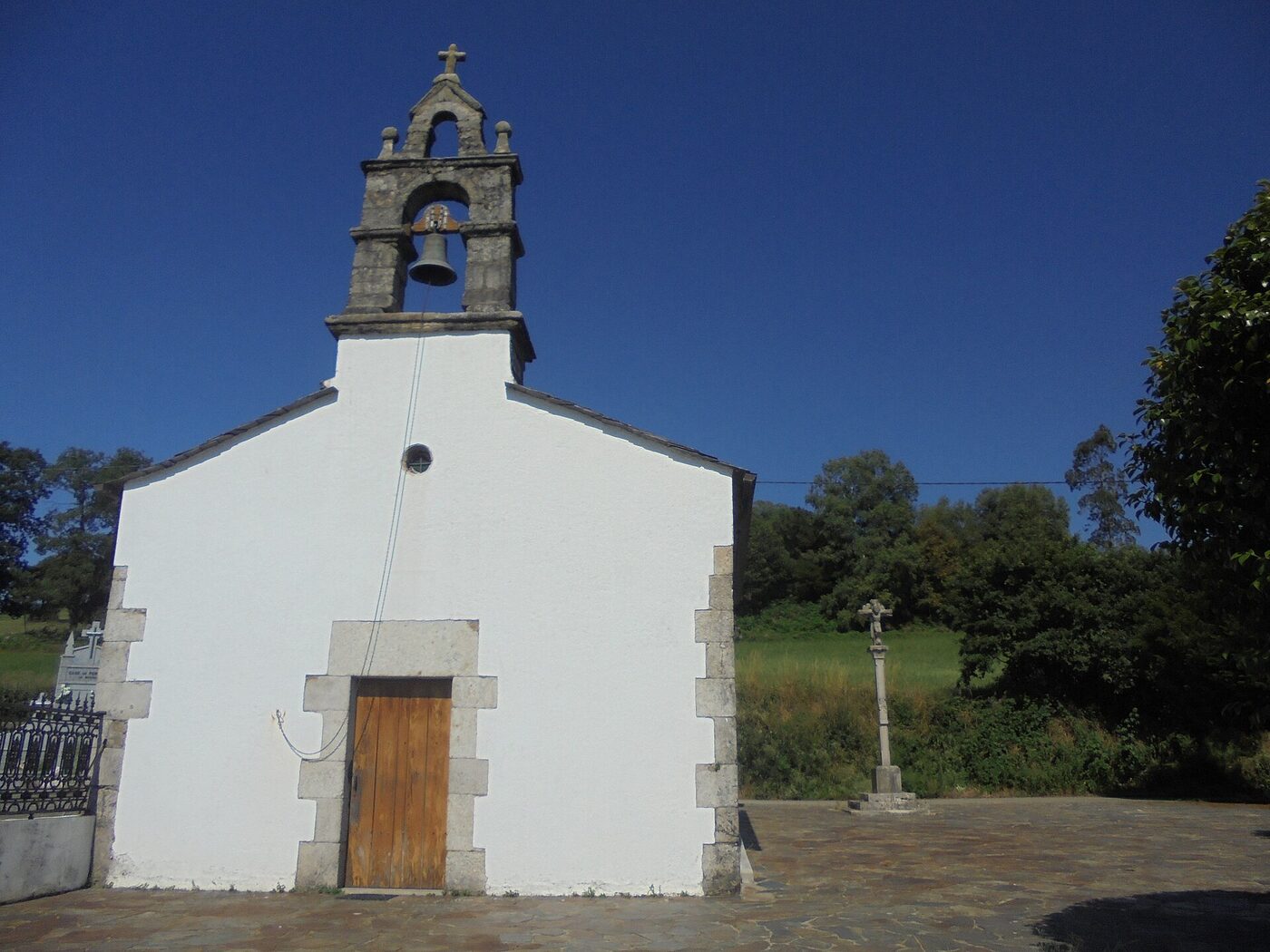 Igrexa de San Miguel da Braña en Baleira