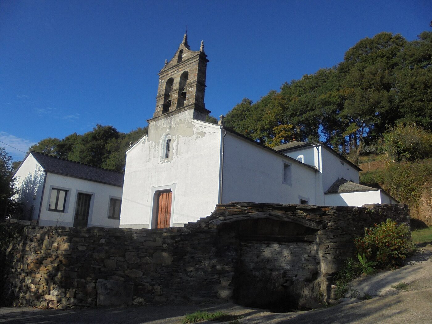 Igrexa de San Martín de Lúa en Pol