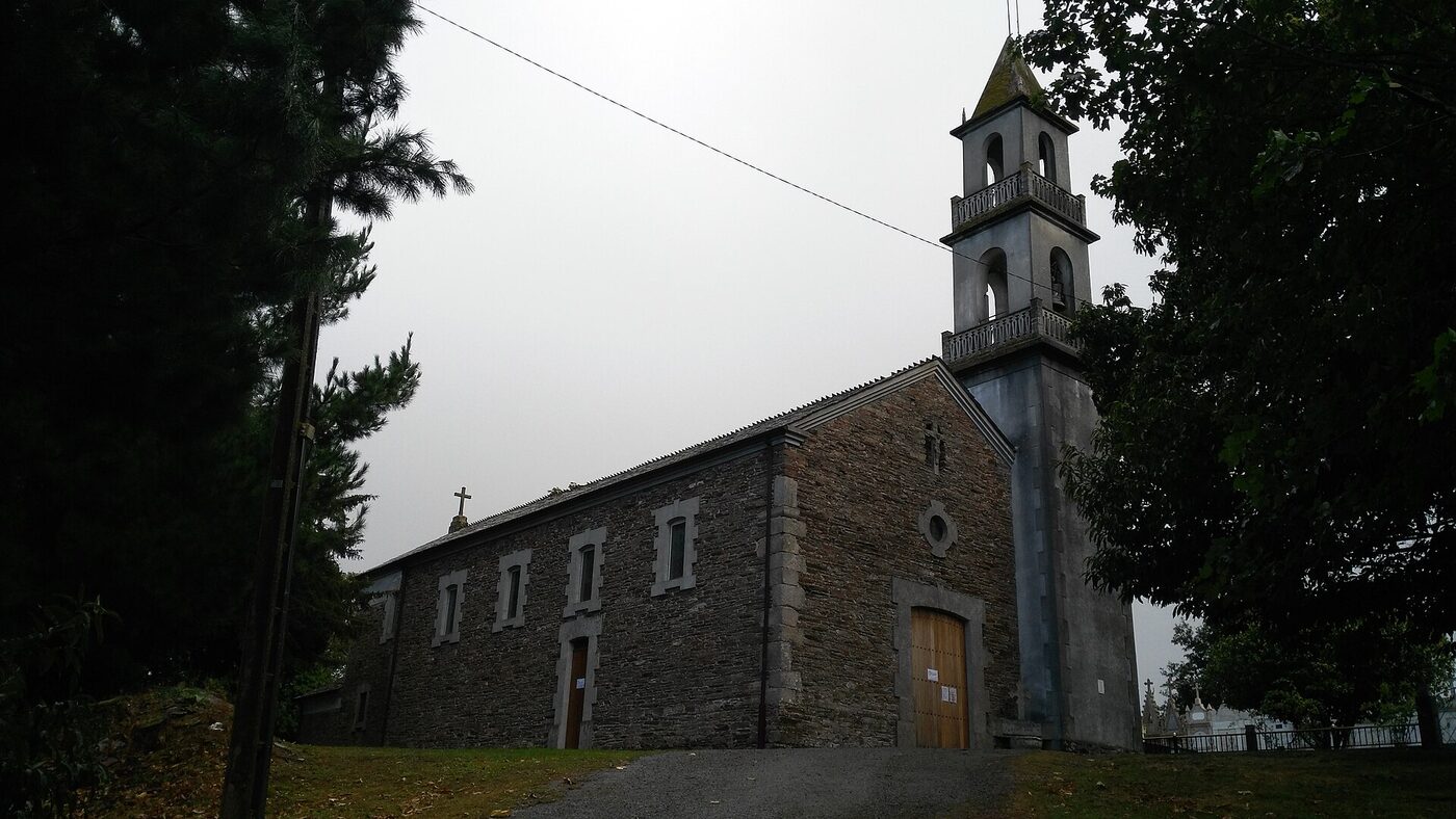 Igrexa de Santa María de Outeiro en Castro de Rei