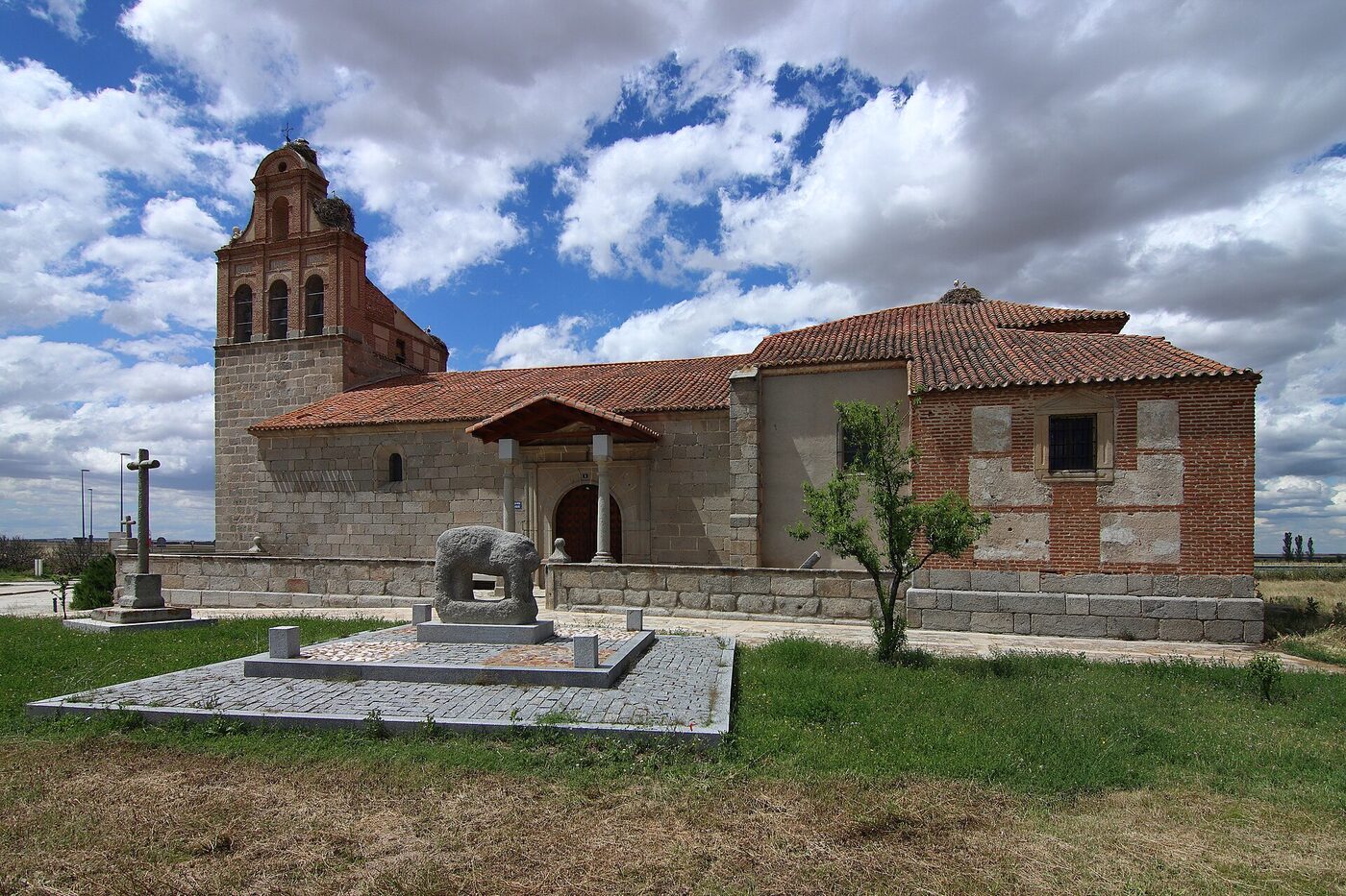 Iglesia de San Pedro Apóstol en El Oso