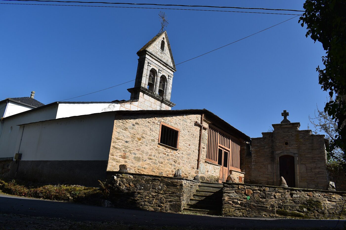Igrexa de Santiago de Ribas Pequenas en Bóveda