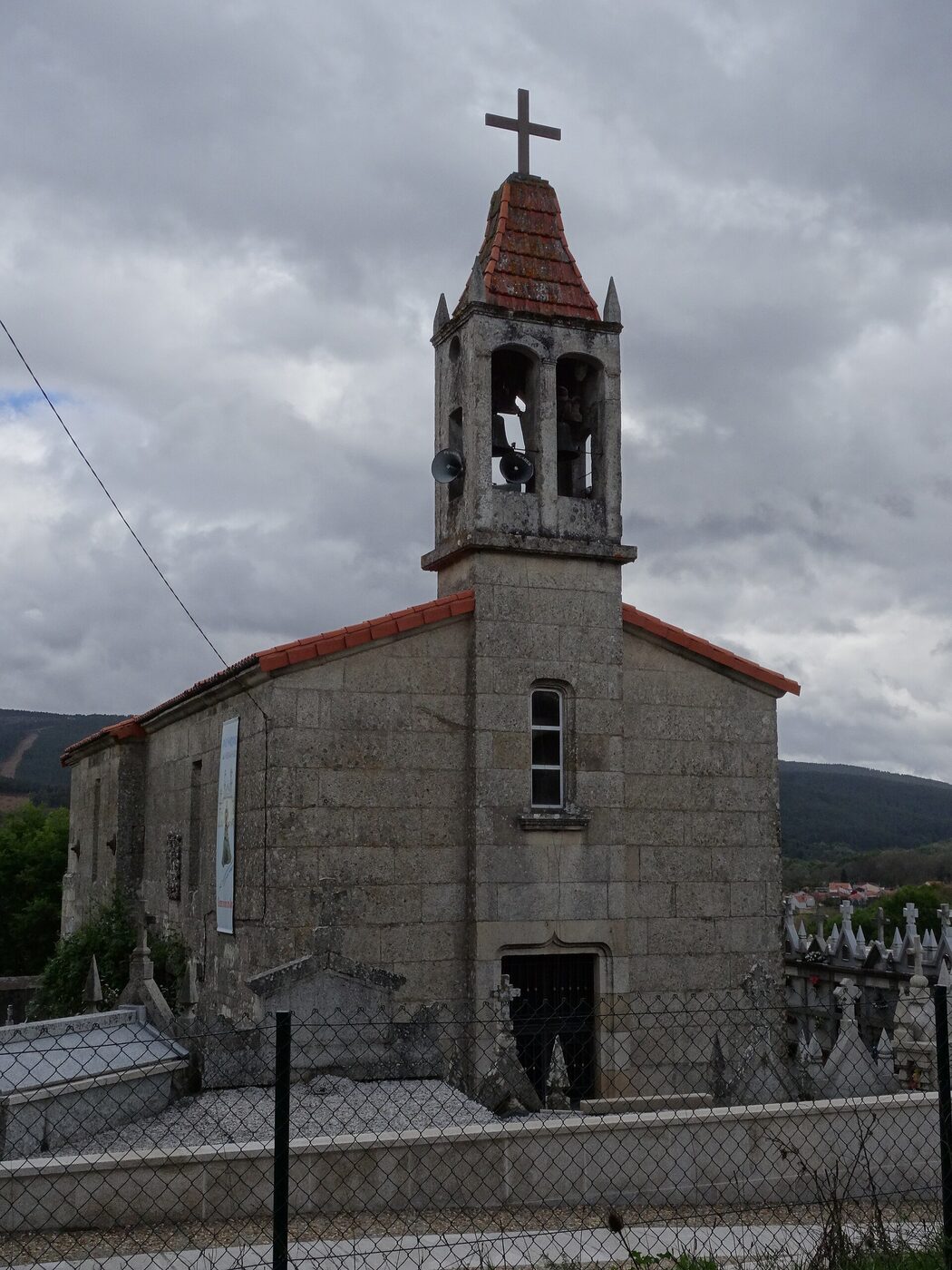 Igrexa de San Pedro das Maus en Vilar de Barrio
