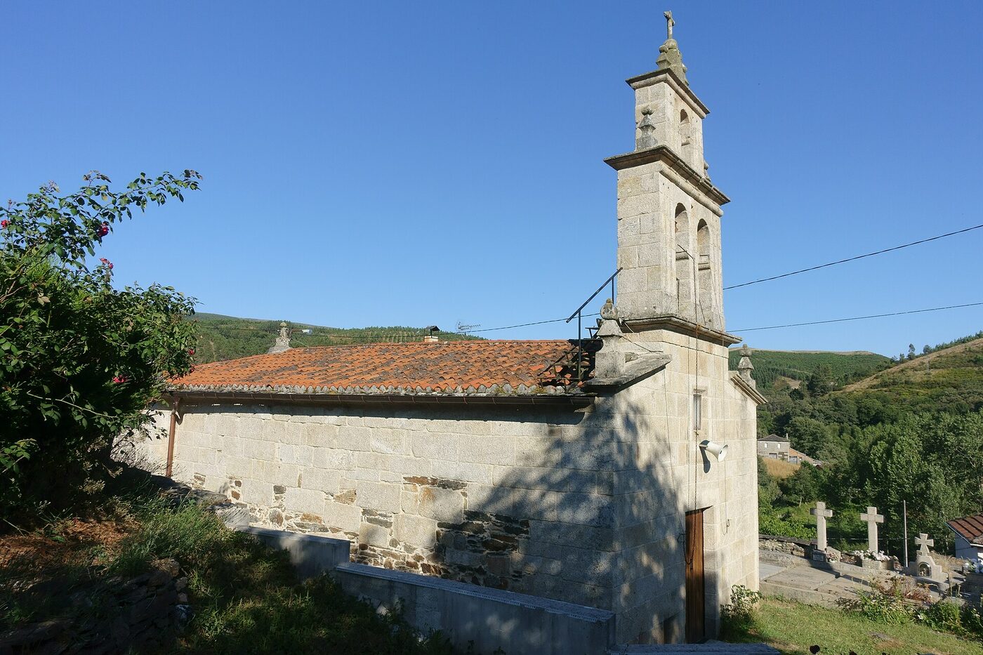 Igrexa de Santa Cruz de Prado en Vilar de Barrio
