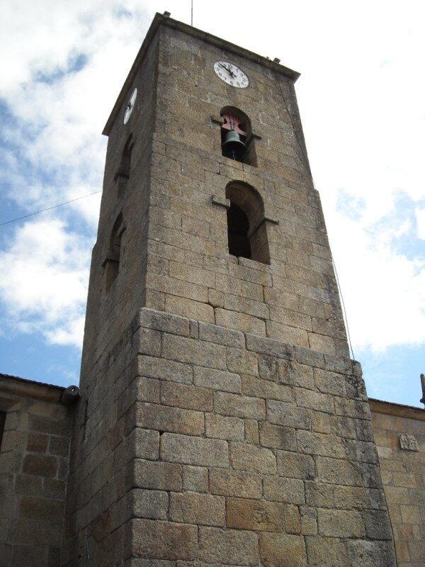 Igrexa de Santiago de Albarellos en Monterrei