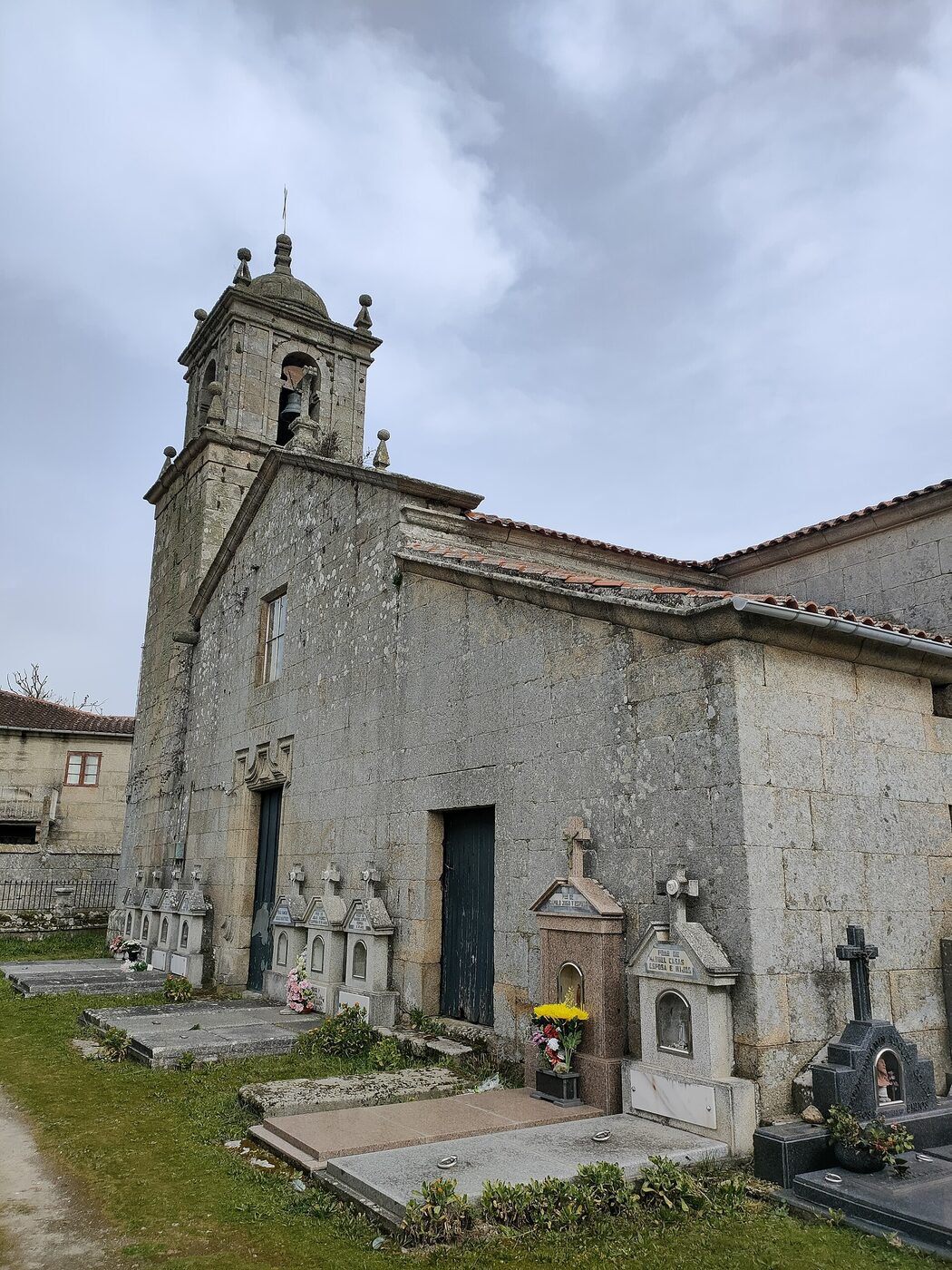 Igrexa de San Pedro de Laroá en Xinzo de Limia