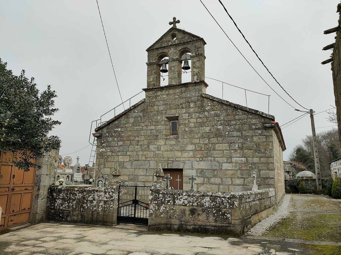 Igrexa de Santa María de Mosteiro de Ribeira en Xinzo de Limia