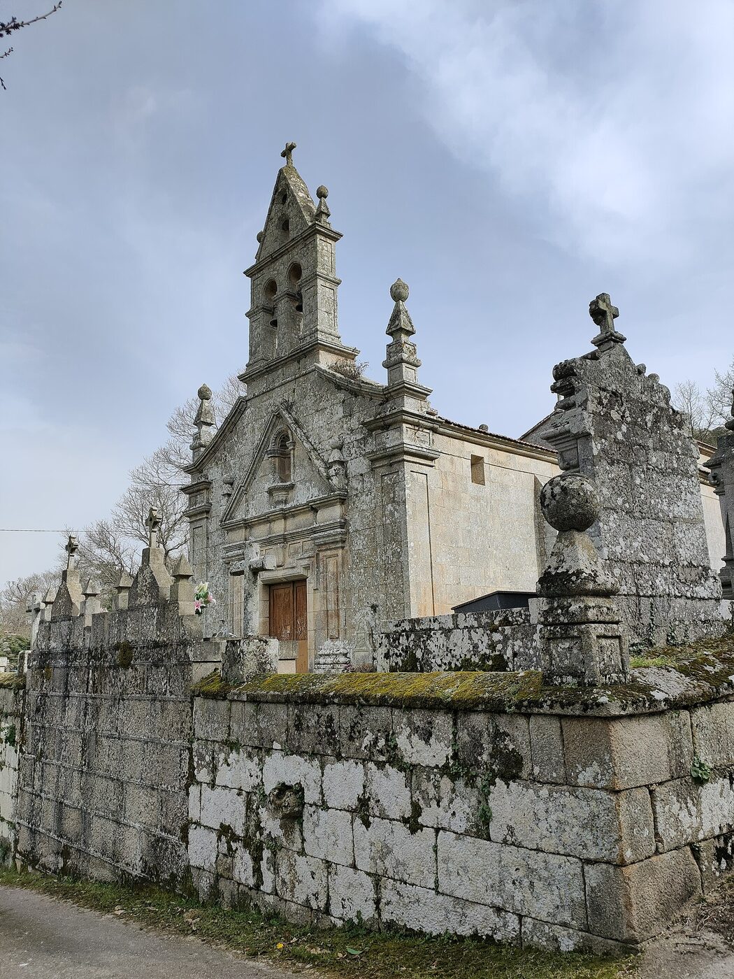 Igrexa de San Salvador de Damil en Xinzo de Limia