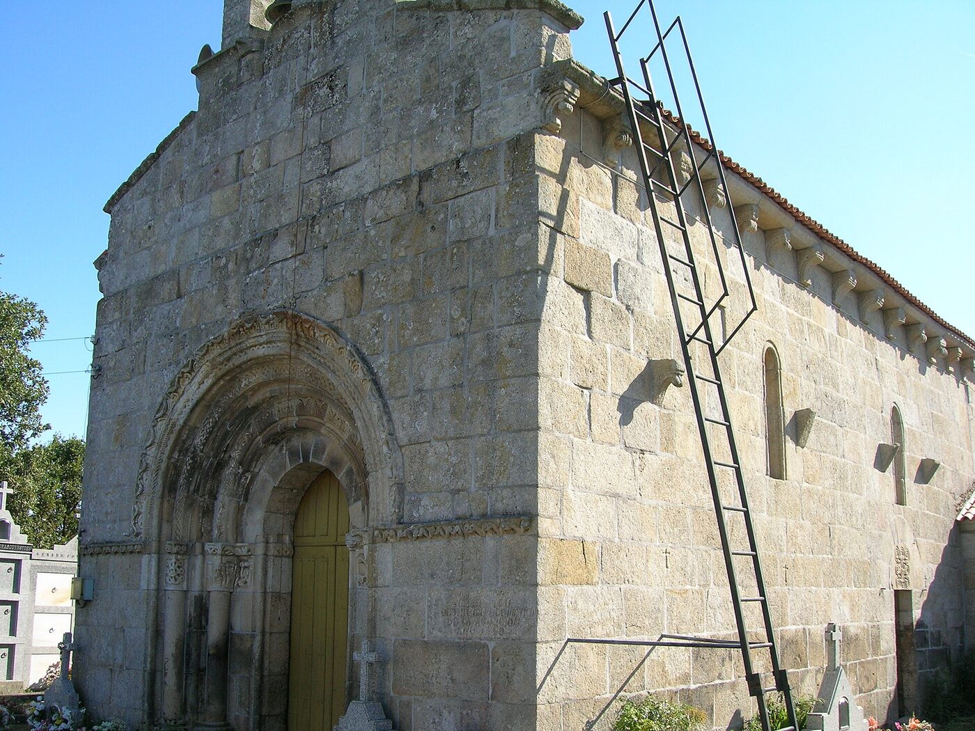 Igrexa de Santa María de Zos en Trasmiras