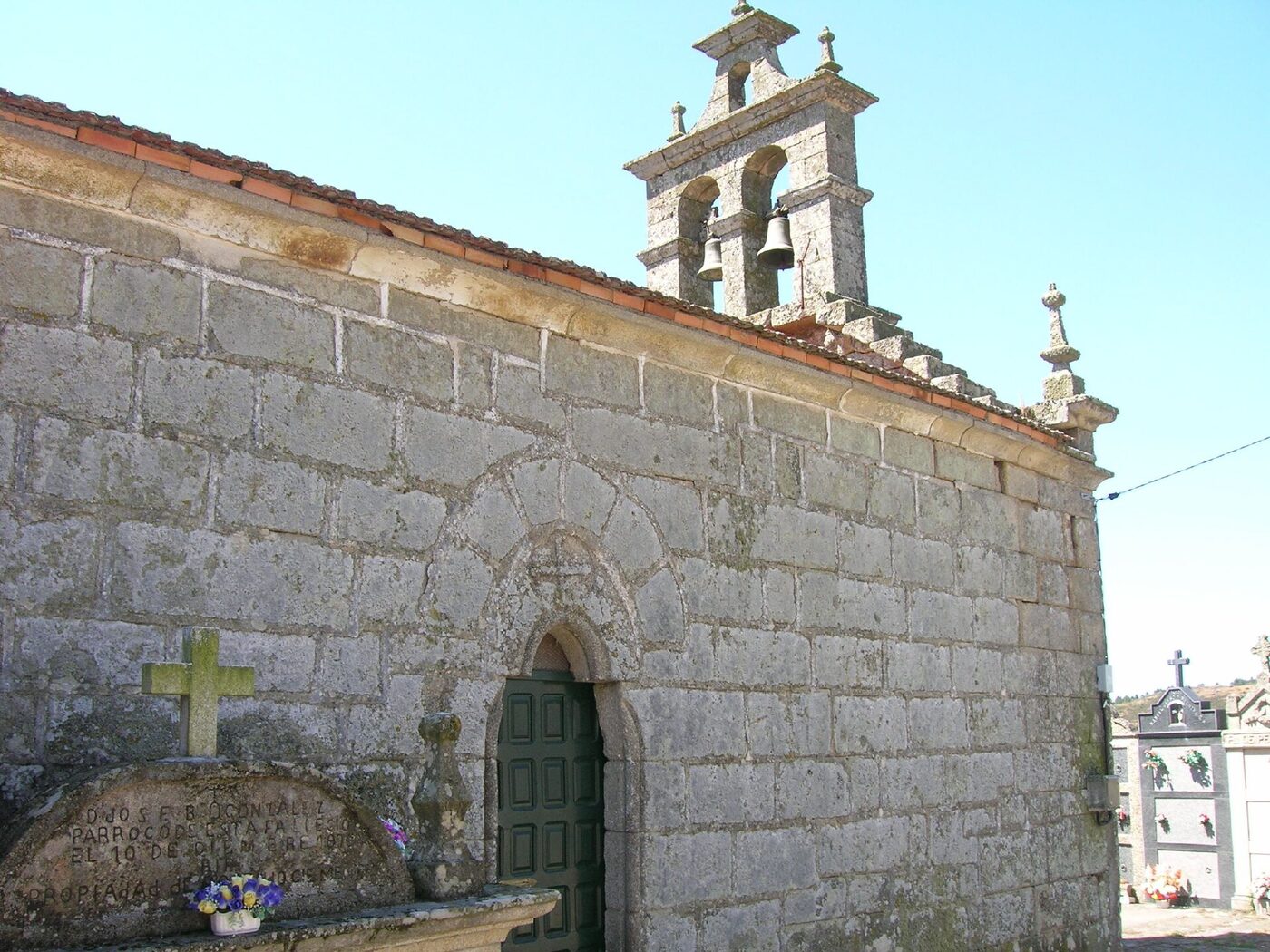 Igrexa de Santa María de Perrelos en Sarreaus