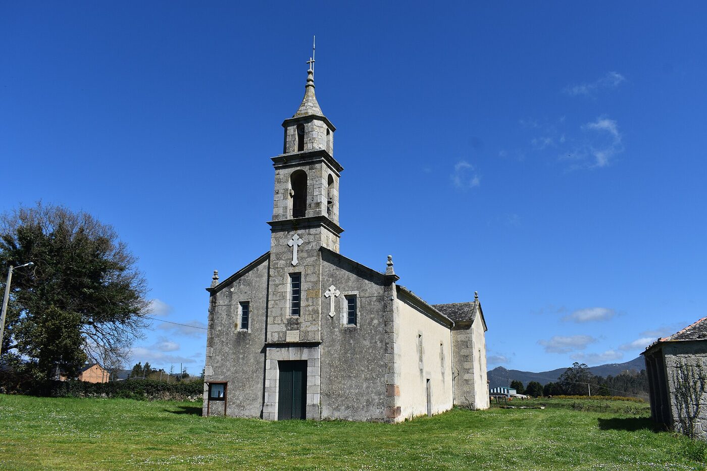 Igrexa de San Pedro de Mor en A Seara