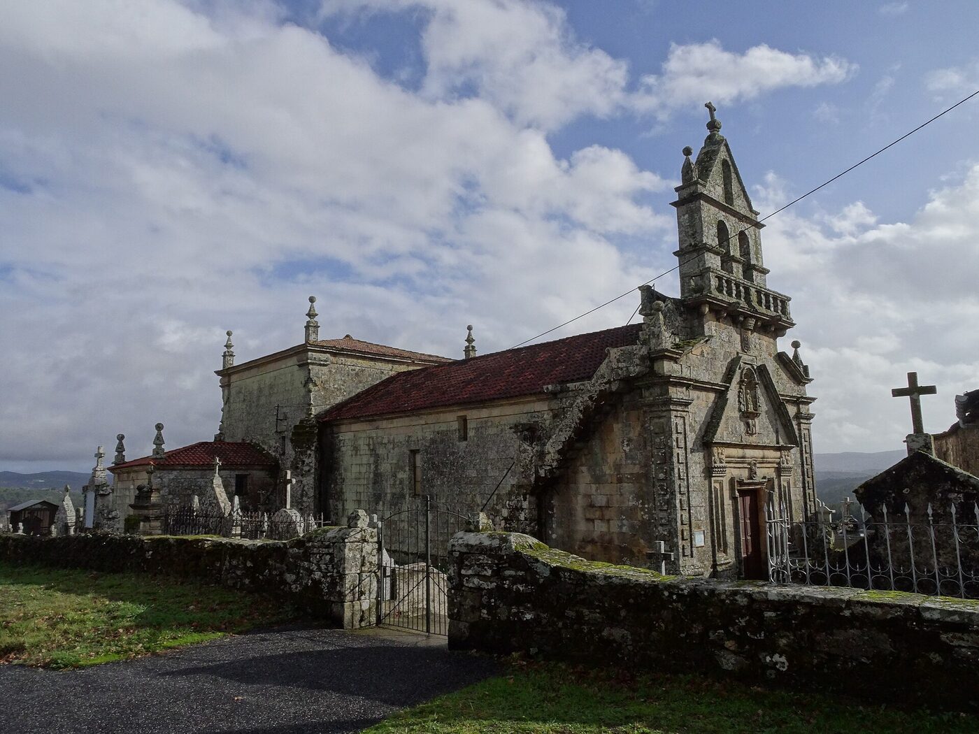 Igrexa de San Miguel de Espiñoso en Cartelle