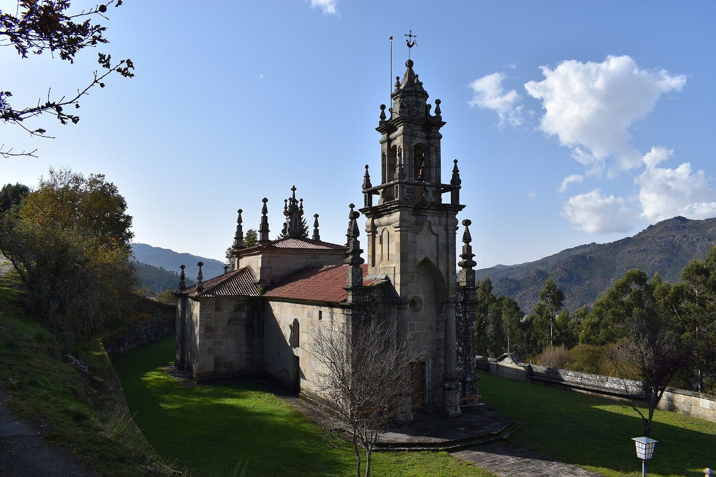 Igrexa de San Salvador de Manín en Lobios