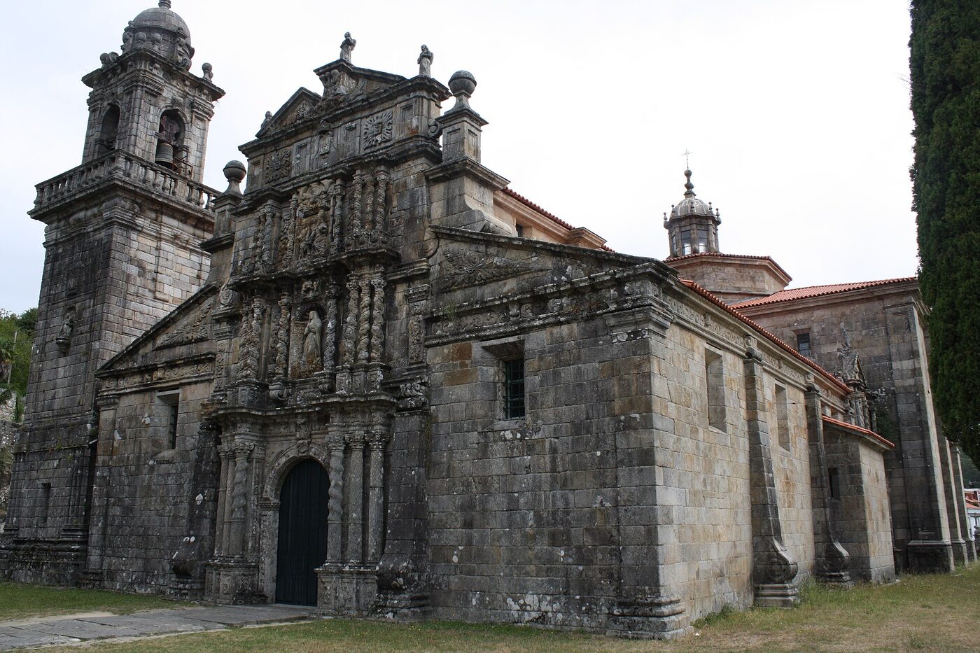 Igrexa de Santa María a Real de Entrimo en Entrimo
