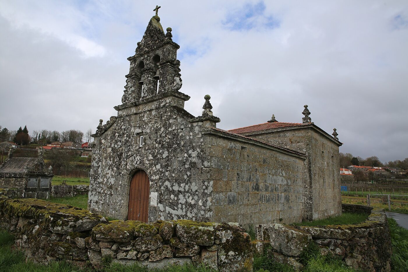 Igrexa de Santo André de Porqueirós en Muíños