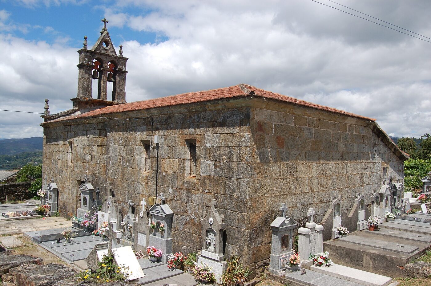 Igrexa de Santa María de Cados en Muíños