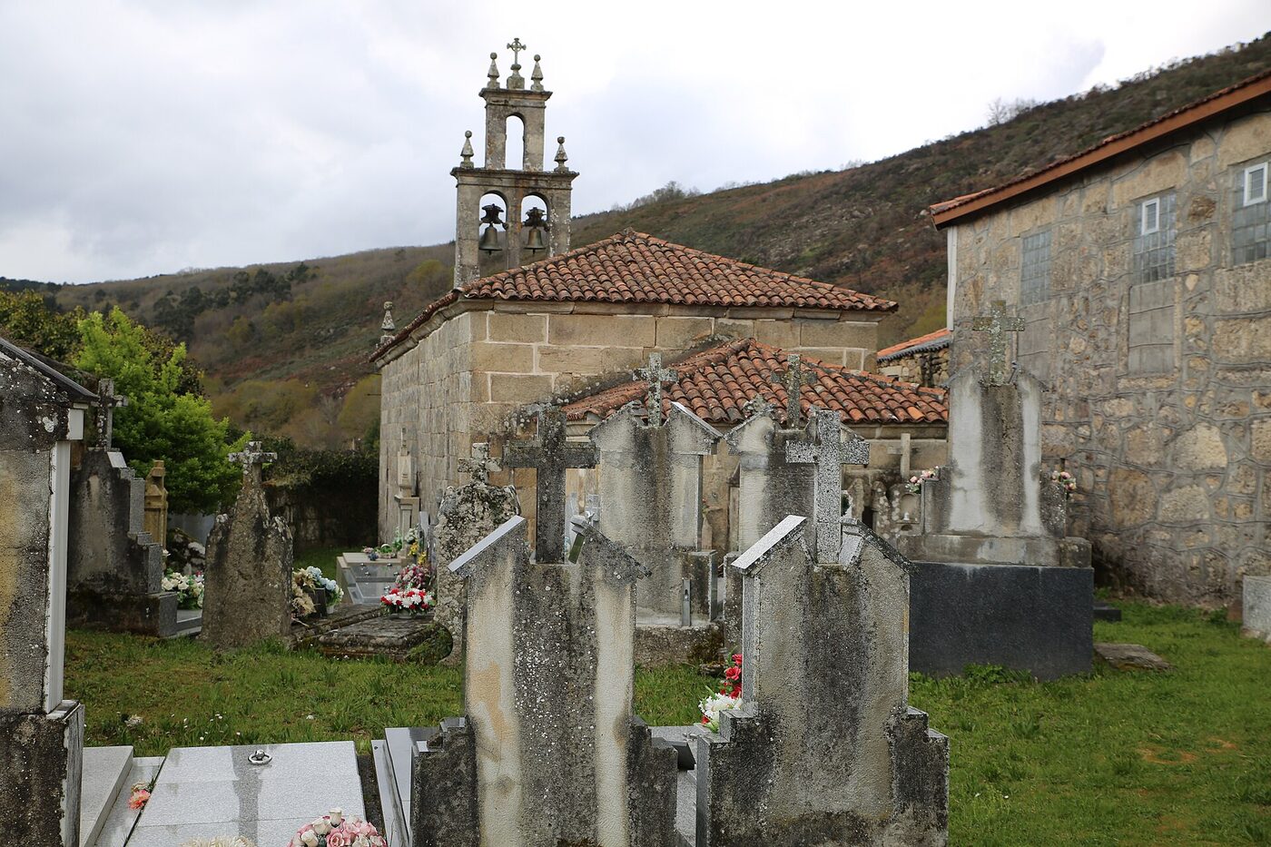 Igrexa de San Pedro de Carpazás en Bande