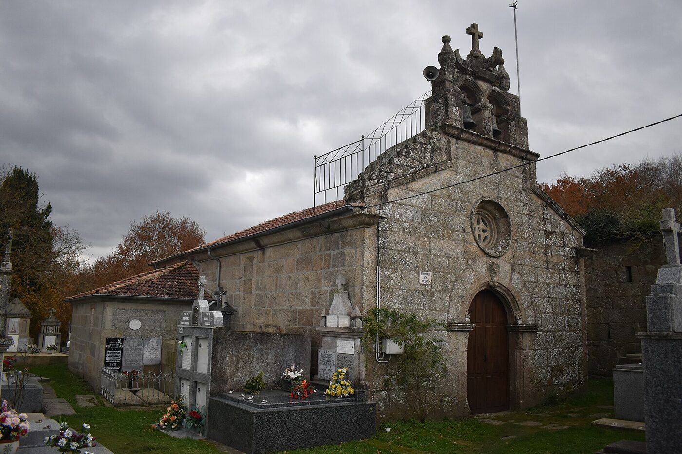 Igrexa de San Vicente de Coucieiro en Paderne de Allariz