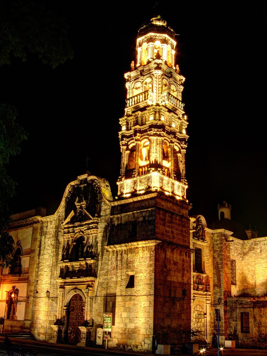 Parroquia del Sagrario Metropolitano en Ciudad Peluche
