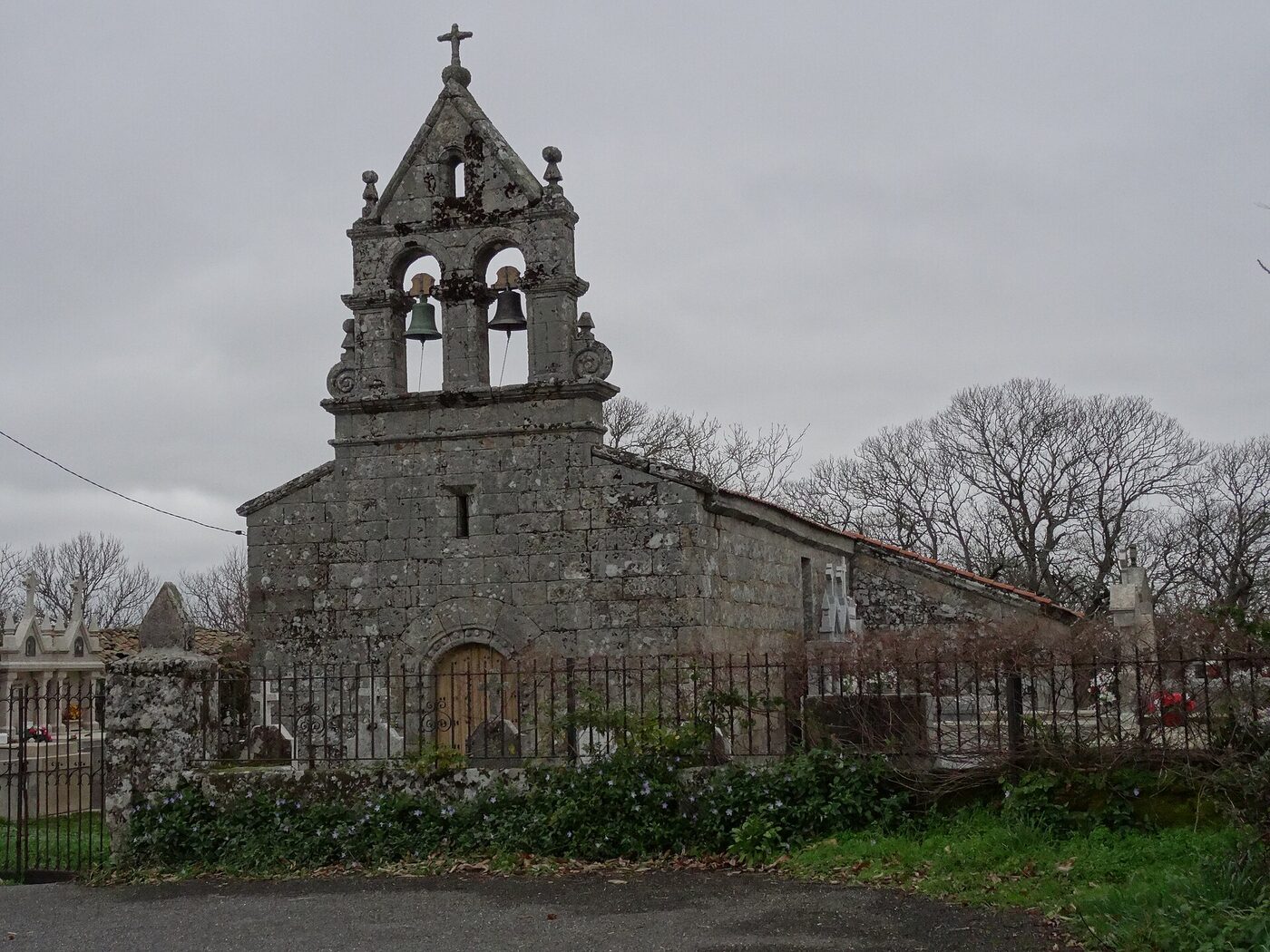 Igrexa de San Mamede de Sobreganade en Porqueira