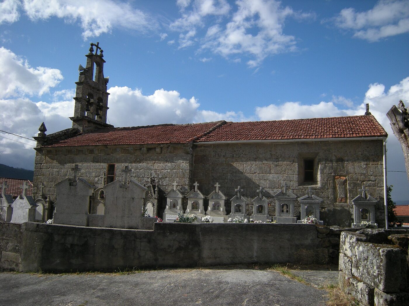 Igrexa de San Lourenzo de Abeleda en Porqueira