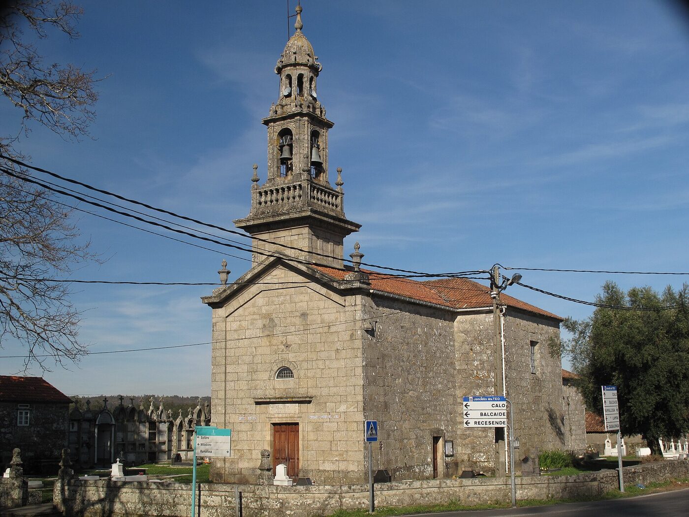 Igrexa de Santa María de Luou en Teo