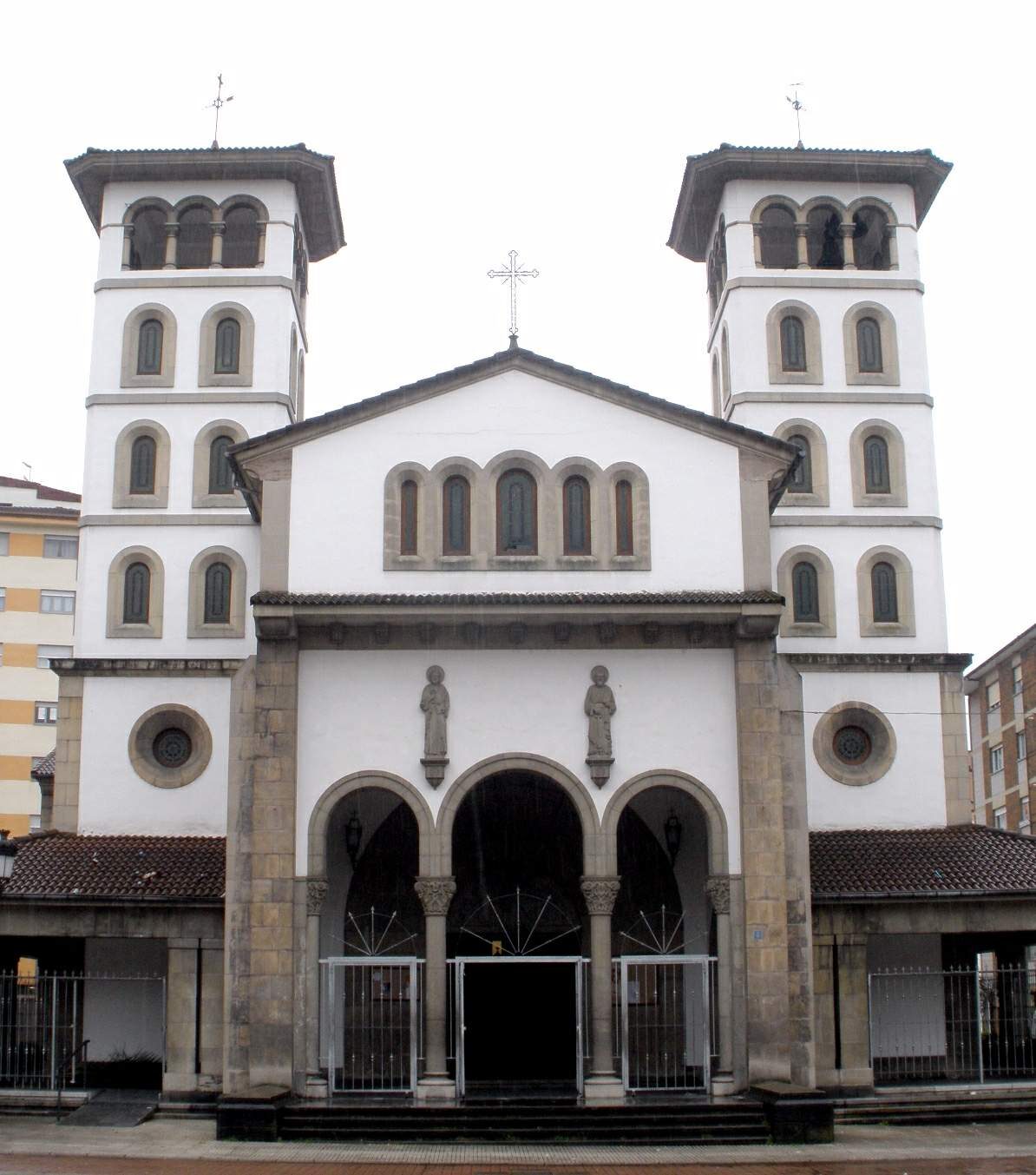 Iglesia de San Andrés en San Martín del Rey Aurelio