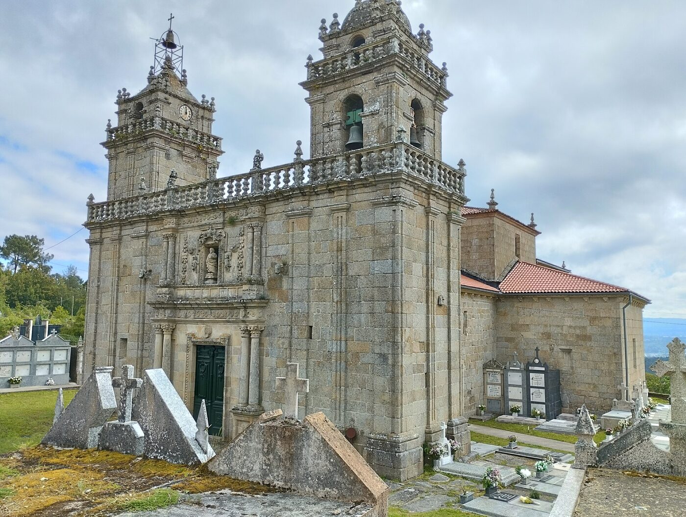 Igrexa de San Pedro de Moreiras en Toén