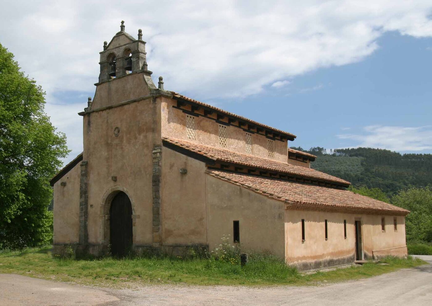 Iglesia de San Salvador en Villaviciosa