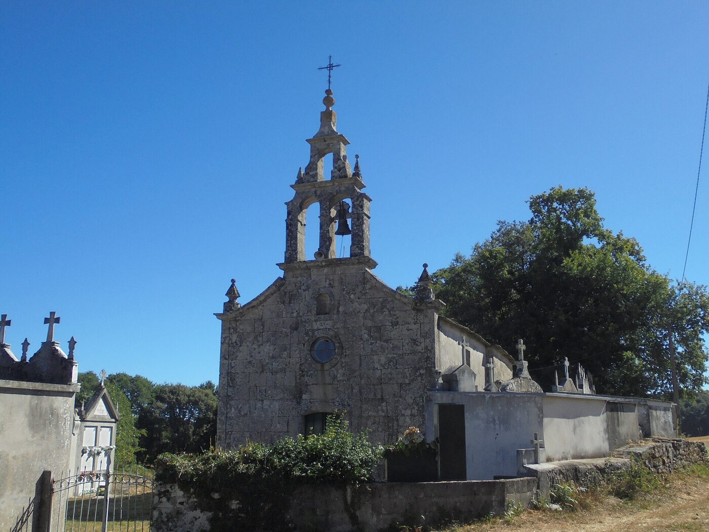 Igrexa de San Salvador do Outeiro das Camoiras en Lugo