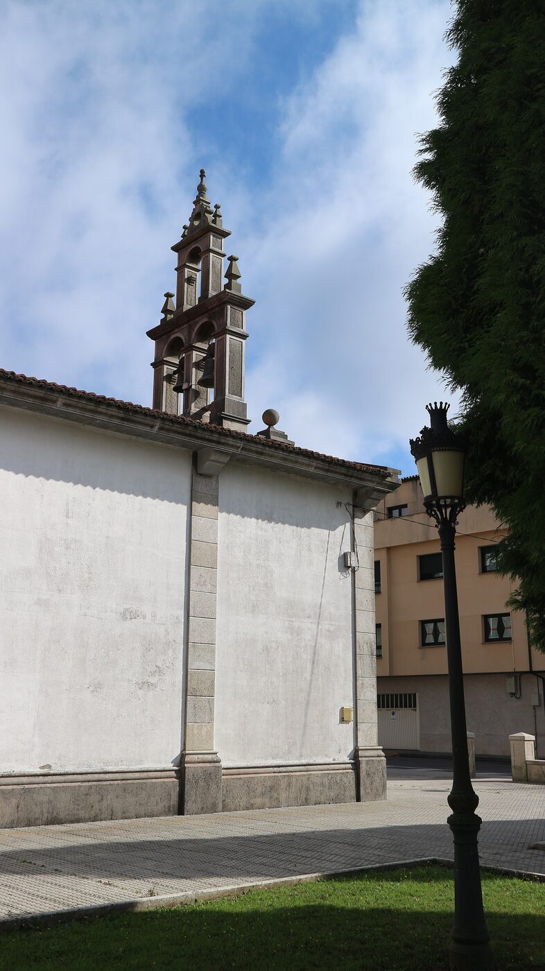 Igrexa de Santa María de Lurdes en Curtis
