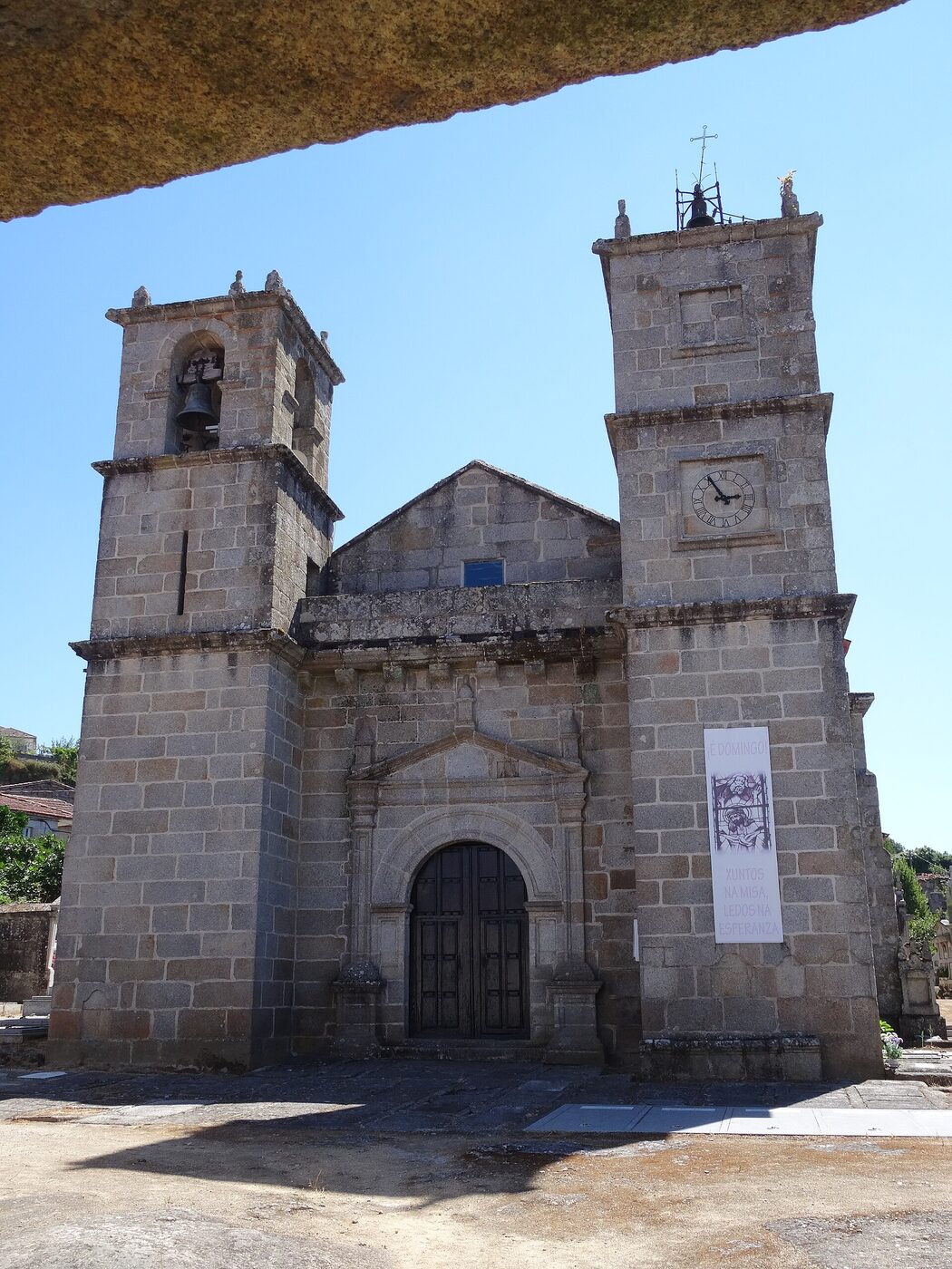 Igrexa de Santa María de Mugares en Toén