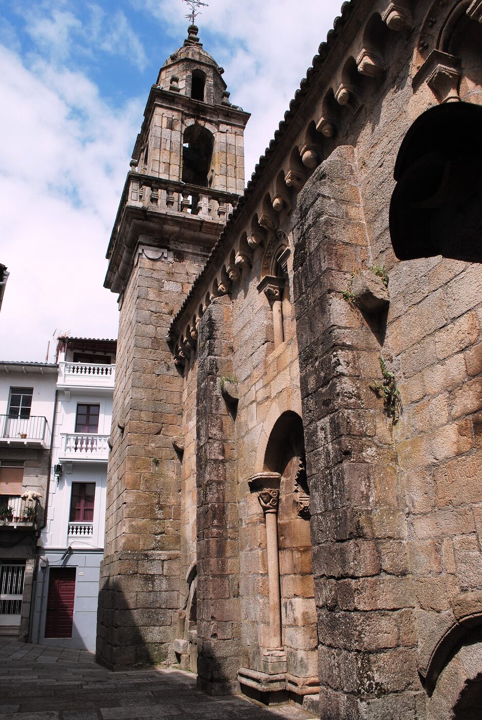 Igrexa de Santiago de Ribadavia en Ribadavia