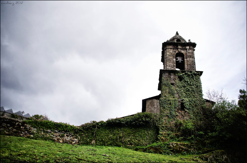 Igrexa de San Vicente de Vilamor en Folgoso do Courel