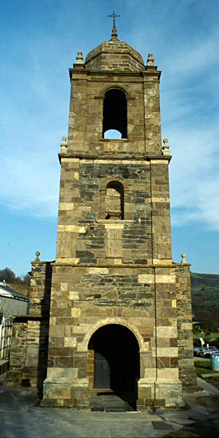 Igrexa de Santiago de Triacastela en Triacastela
